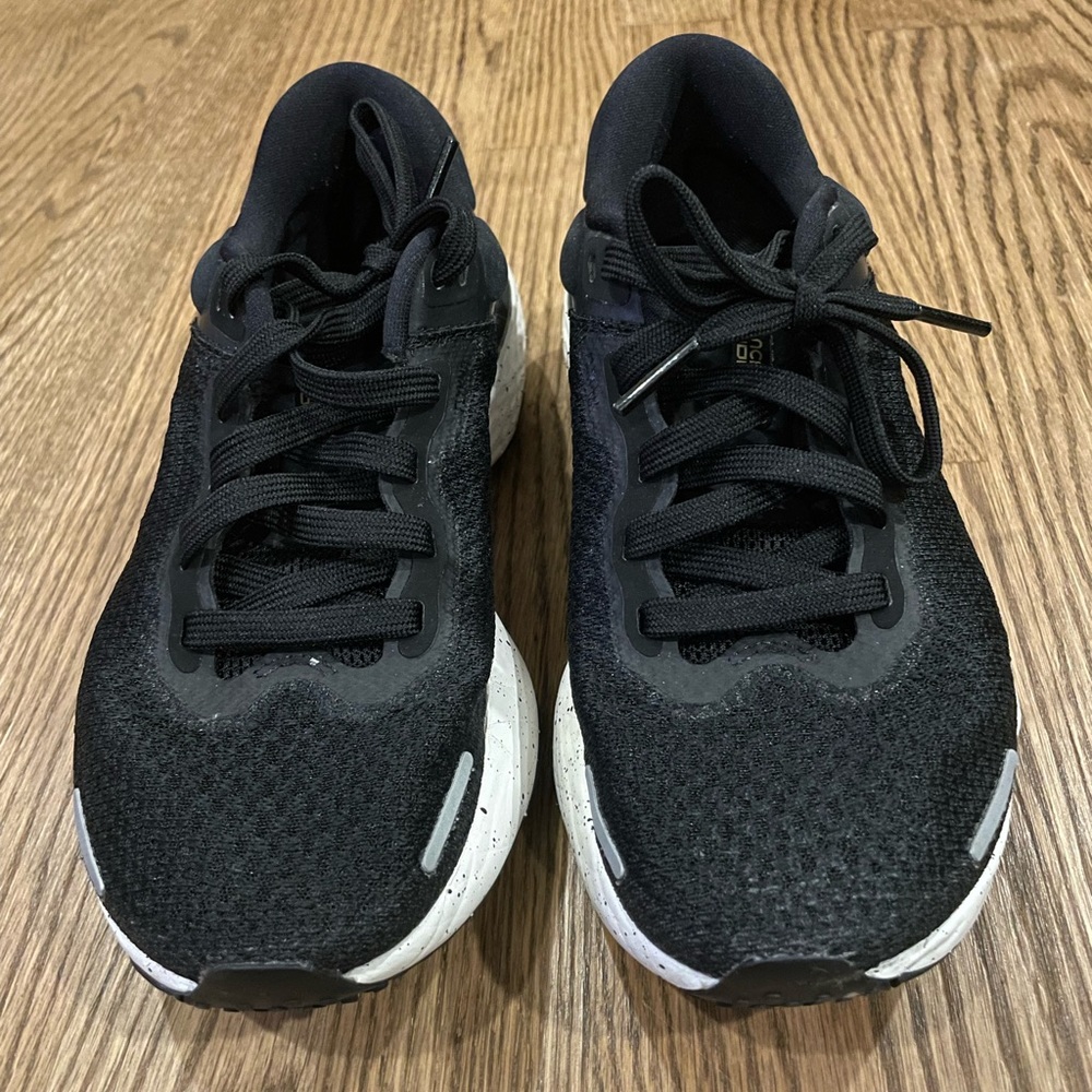 Women’s size 6.5 Nike Xoomx Invincible